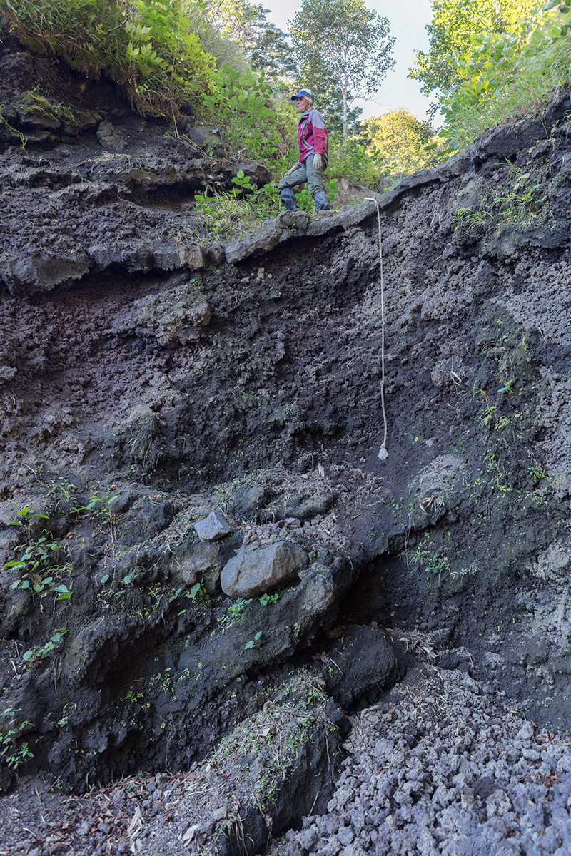Ступень барранкоса при подъёме на вулкан Атсонупури